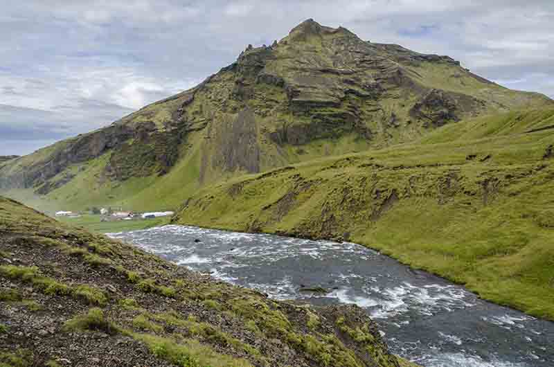 Islandia 099 - sendero de Fimmuorouhals.jpg
